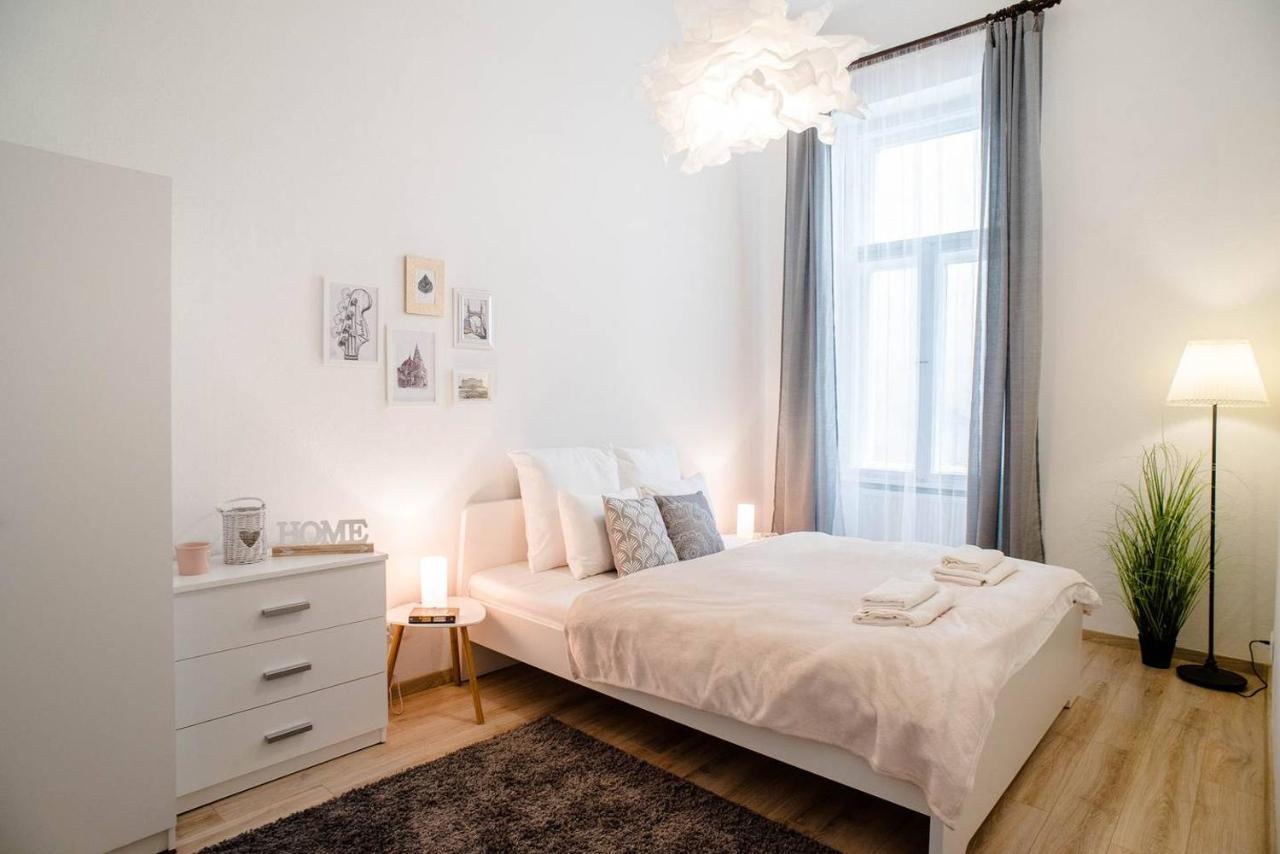 Comfy, Renewed 3 Bedroom Apt In Center ブダペスト エクステリア 写真