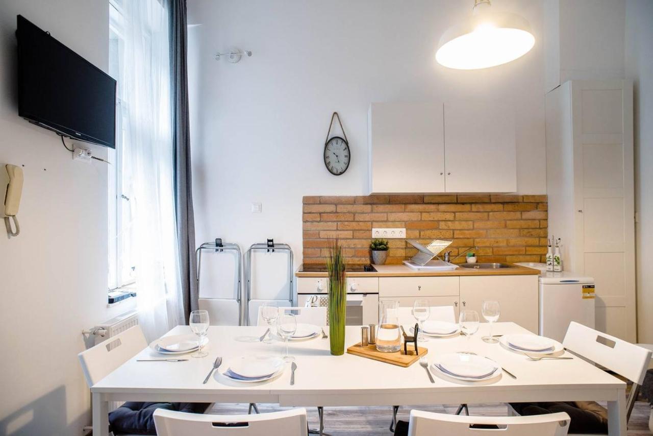 Comfy, Renewed 3 Bedroom Apt In Center ブダペスト エクステリア 写真