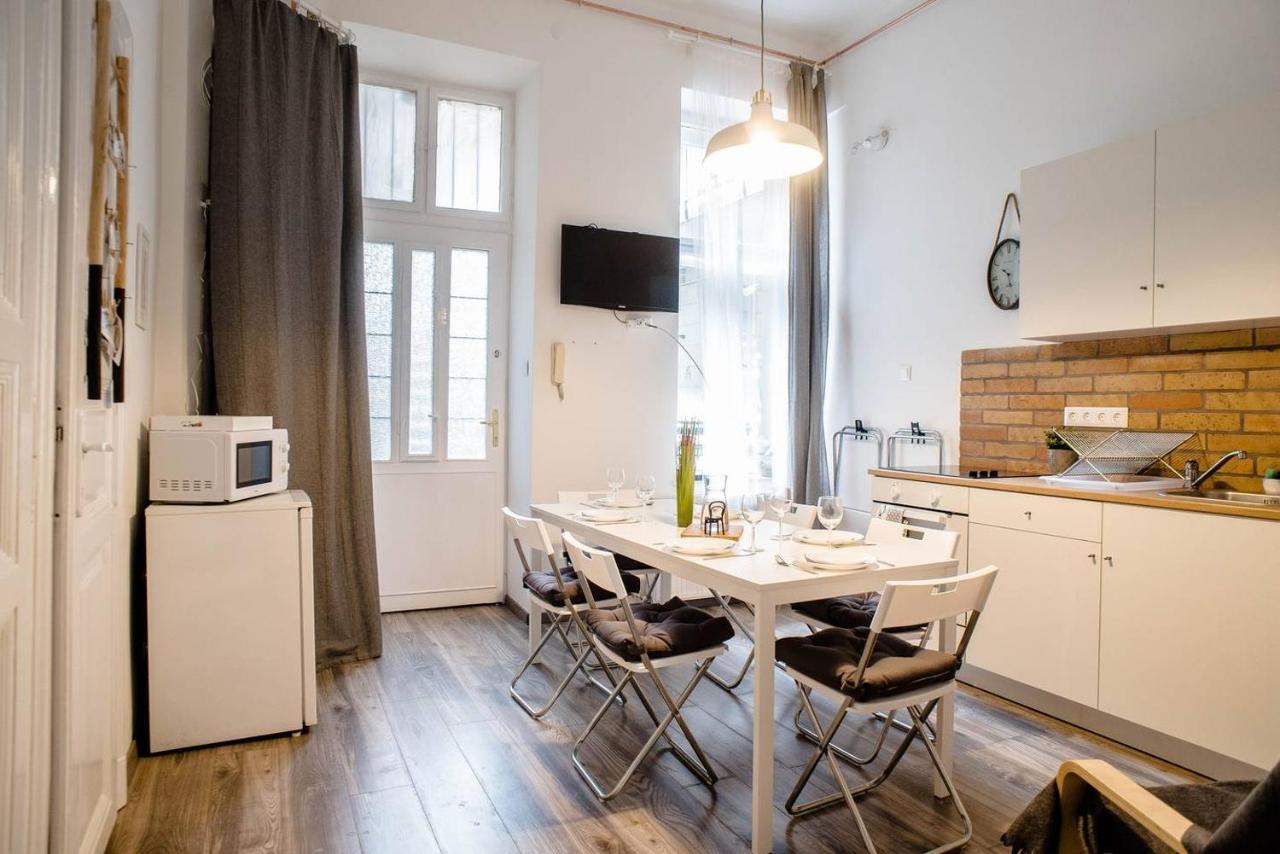 Comfy, Renewed 3 Bedroom Apt In Center ブダペスト エクステリア 写真
